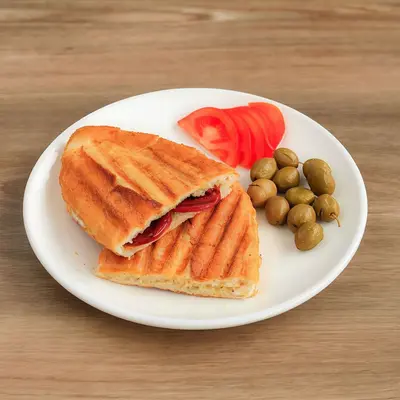3/4 Ekmek Arası Sucuklu Tost