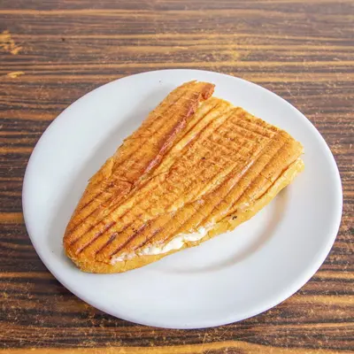 3/4 Ekmek Arası Kaşarlı Tost