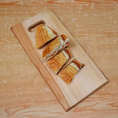 3/4 Ekmeğe Bölme Sucuklu Tost