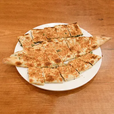 Ispanaklı Kaşar Peynirli Pide (Kapalı)