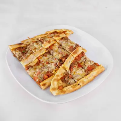 Kuşbaşılı Mantarlı Kaşarlı Pide