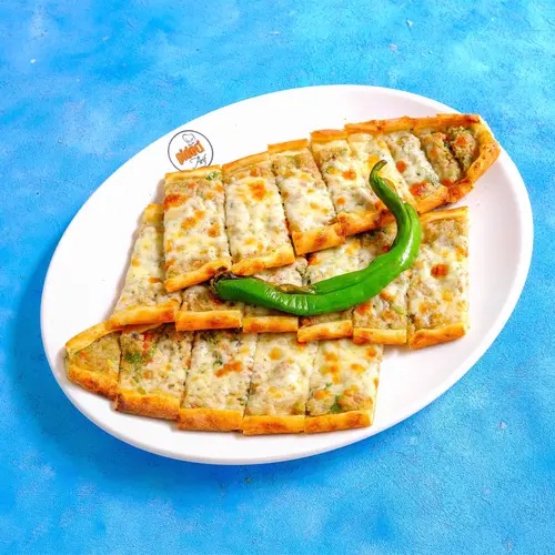 Kıymalı Kaşarlı Pide