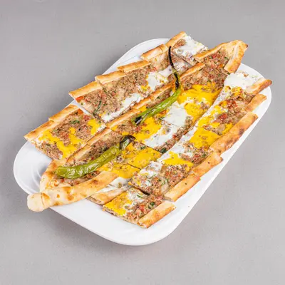 Kıymalı Yumurtalı Pide