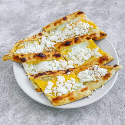 Yumurtalı Peynirli Pide