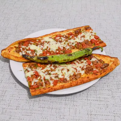 Kuşbaşılı Kaşarlı Pide