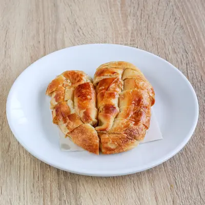 Peynirli Kol Böreği