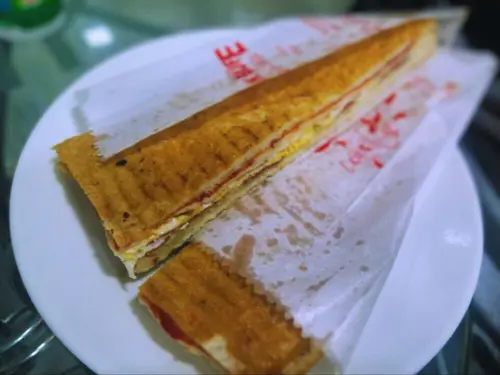 Sucuklu Kaşarlı Yumurtalı Tost