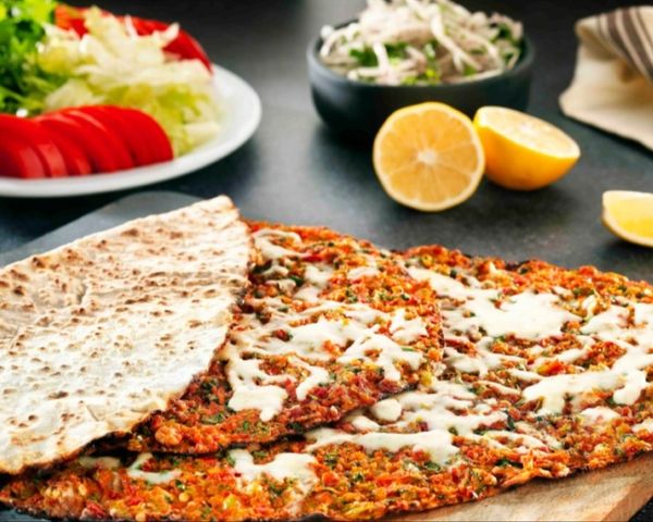 Kaşarlı Lahmacun