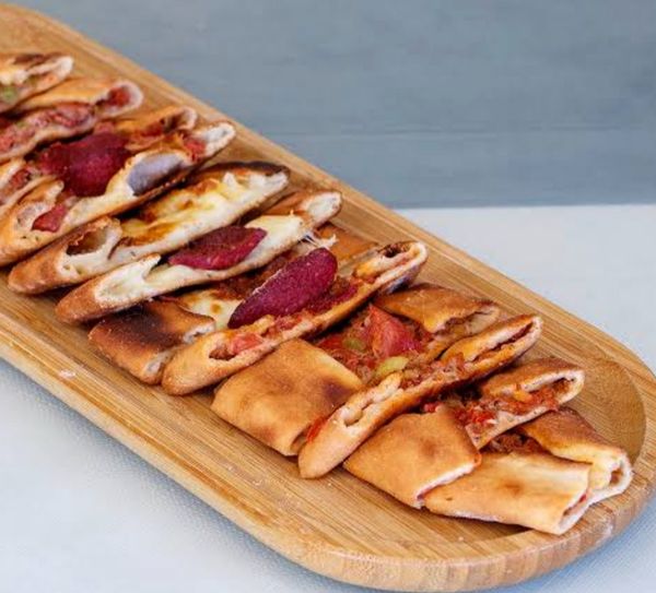 Sucuklu Kaşarlı Pide