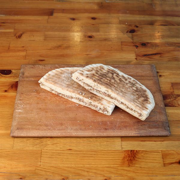 Dana Sucuklu Pastırmalı Kaşarlı Yarım Bazlama Tost