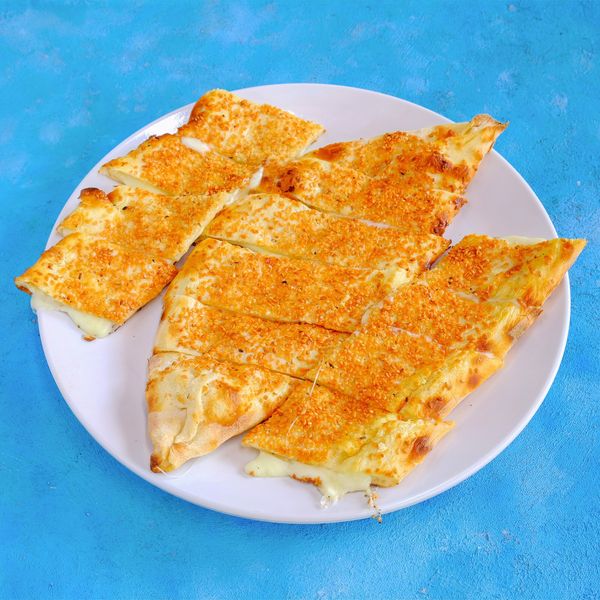Ispanaklı Kaşar Peynirli Pide (Kapalı)