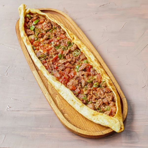 Kuşbaşılı Mantarlı Kaşarlı Pide