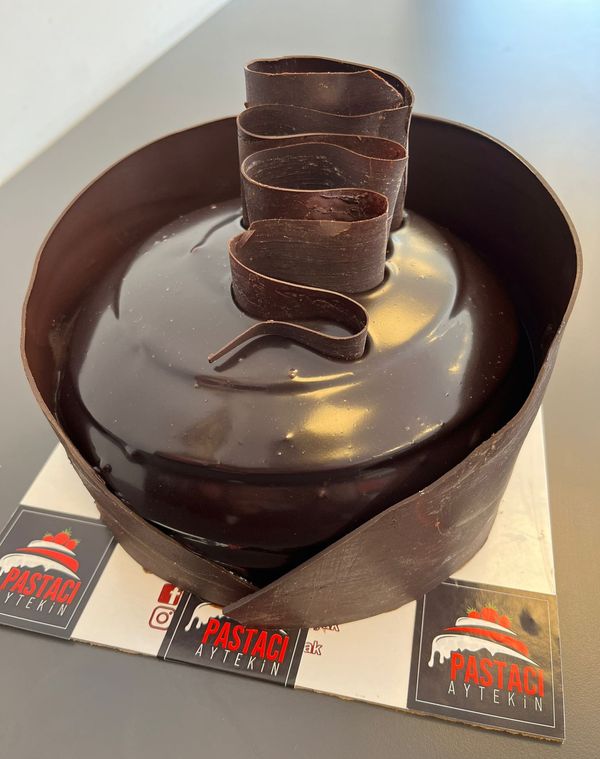 Çikolatalı Yaş Pasta (6 Kişilik)