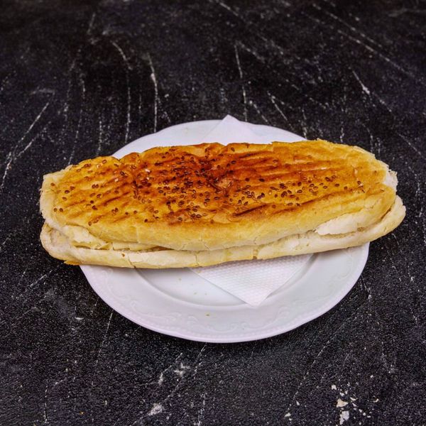 Tam Ekmek Arası Dana Sucuklu Pastırmalı Kaşarlı Tost
