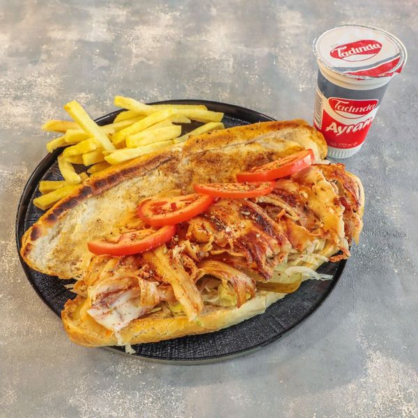 3/4 Ekmek Arası Mega Tavuk Döner (180 gr.) Menü