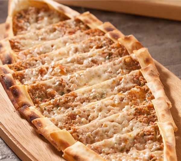 Kıymalı Kaşarlı Pide