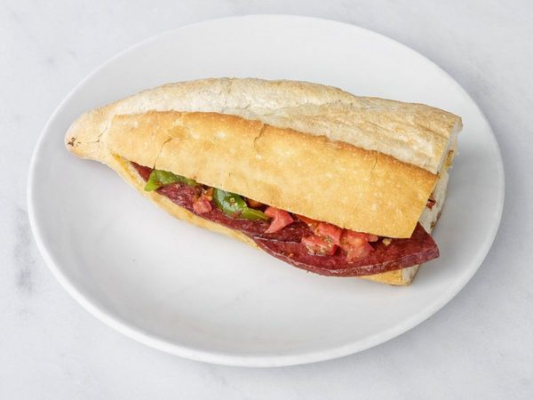 3/4 Ekmek Arası Dana Sucuklu Kaşarlı Tost