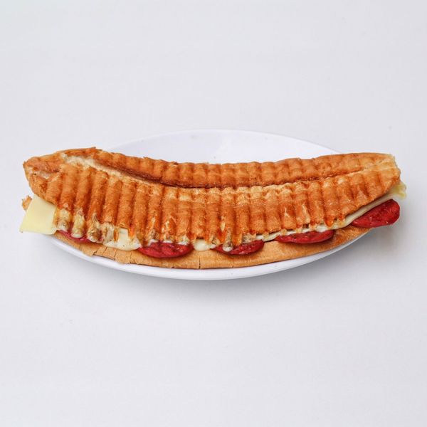 Tam Ekmek Arası Dana Sucuklu Kaşarlı Tost