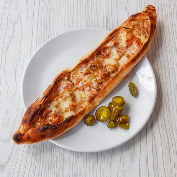 Tavuklu Kaşarlı Pide