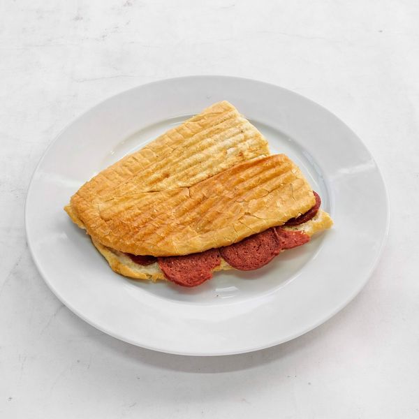 Yarım Ekmek Arası Dana Sucuklu Kaşarlı Tost