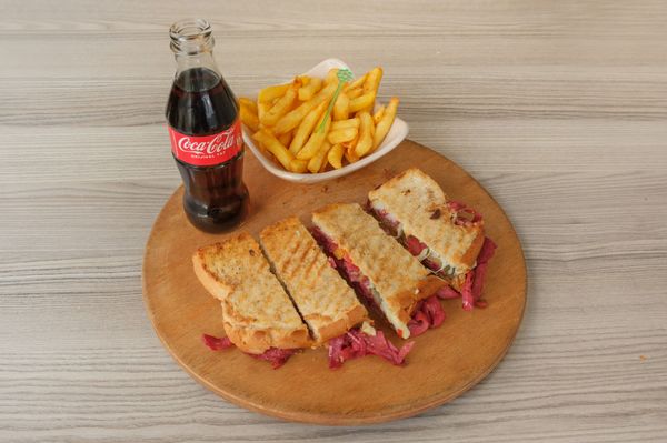 Ayvalık Tostu Menü