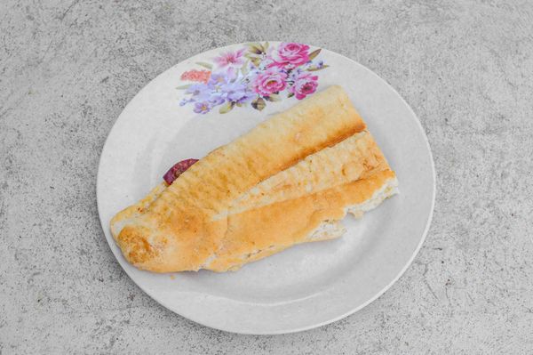 Yarım Ekmek Arası Dana Sucuklu Kaşarlı Tost