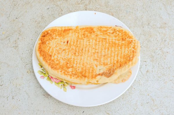Dana Sucuklu Bütün Bazlama Tost