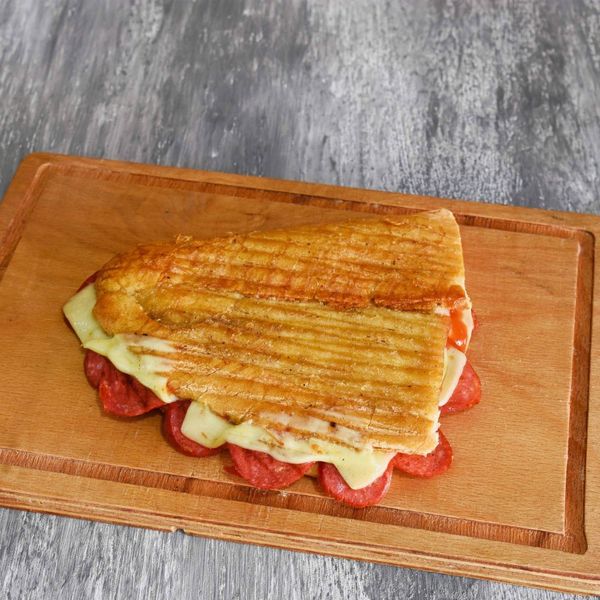 Yarım Ekmek Arası Sucuklu Tost