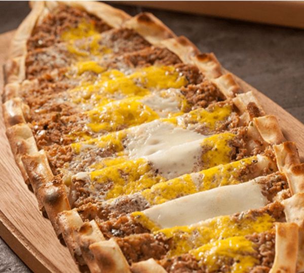 Kıymalı Yumurtalı Pide