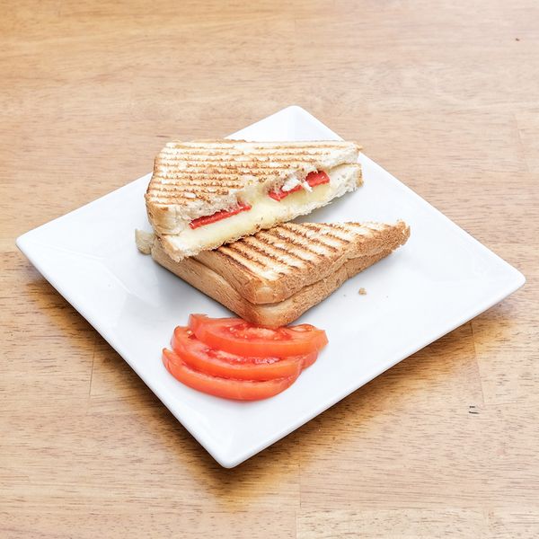 Tavuk Sucuk & Kaşarlı Milföy Tost