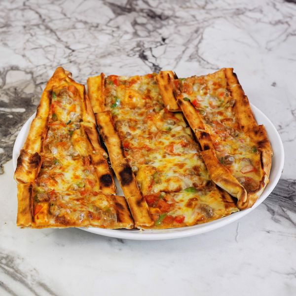 Kıymalı Kaşarlı Pide