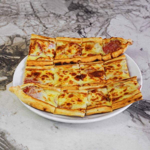 Sucuklu Kaşarlı Pide