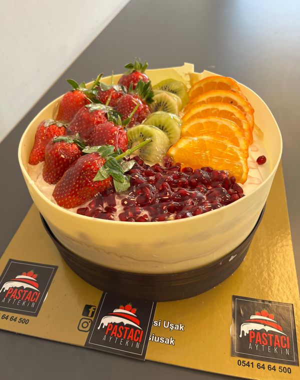 Meyveli Yaş Pasta (6 Kişilik)