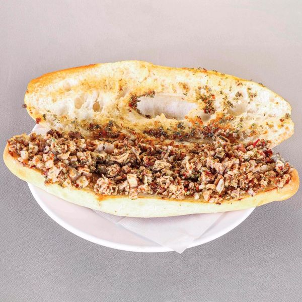 Bazlama Ekmek Arası Dana Kokoreç