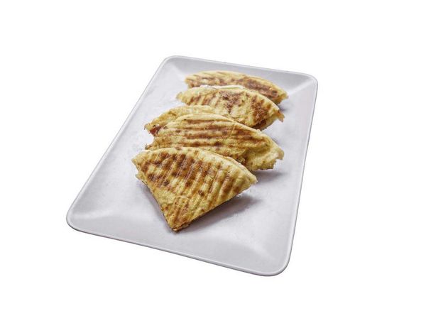 Yarım Bazlama Ekmek Arası Sucuklu Sosisli Kaşarlı Tost