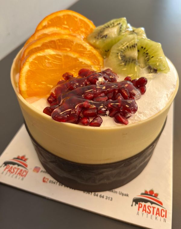 Meyveli Yaş Pasta (4 Kişilik)