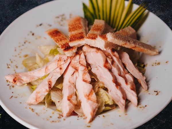 Tavuklu Sezar Salata