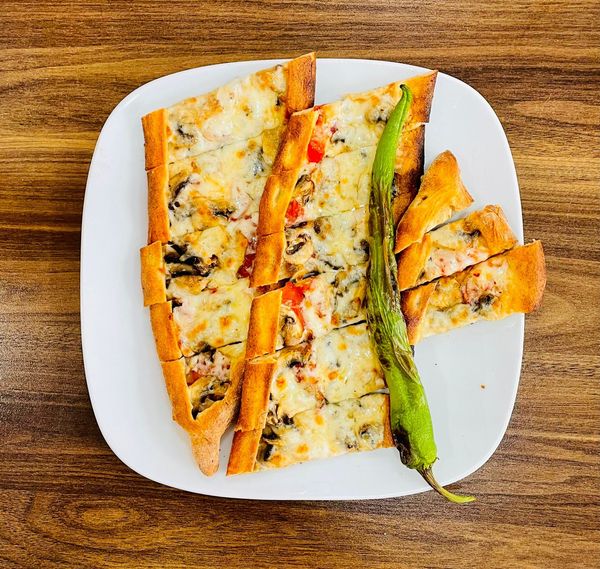 Mantarlı Kaşarlı Pide