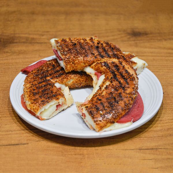 Tavuk Sucuklu Simit Tost